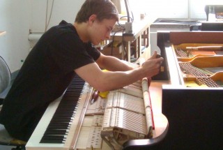 「BECHSTEIN・ナウ」その２８　出荷整音と調律　グランドピアノ
