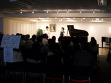 サロンでは素敵な演奏会が･･･。