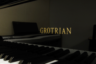 グロトリアン　アップライトピアノ　キャラット　輸入ピアノ　GROTRIAN