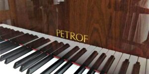 ペトロフ　P159　Bora　マホガニー艶出し　2017年製　近々入荷します。ピアノパッサージュ