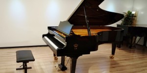 C.BECHSTEIN　C-232（C91)　1994年製　入荷しました。輸入ピアノ　ピアノパッサージュ