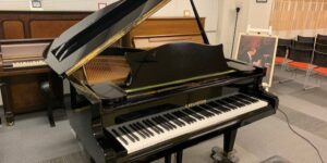 C.BECHSTEIN　Mod.K-158　黒艶出　1988年製　輸入ピアノ　ピアノパッサージュ